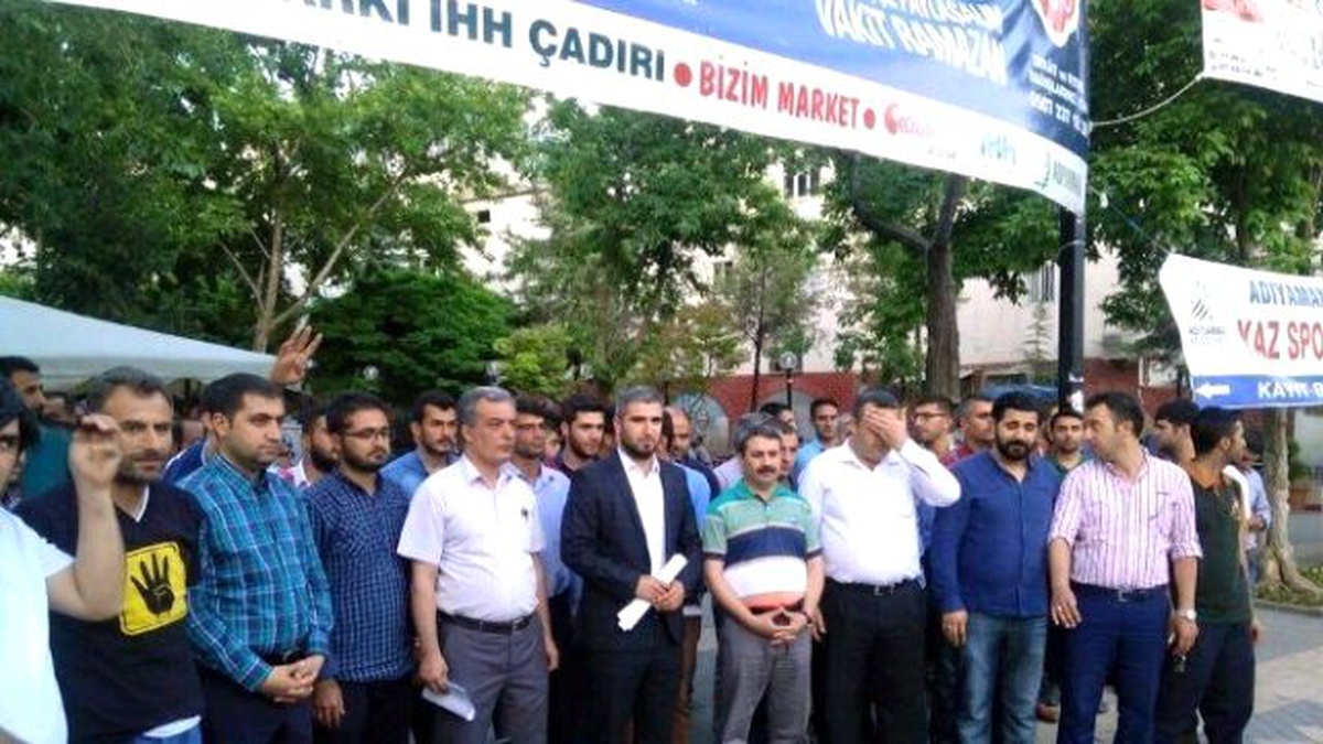 AK Parti Gençlik Kolları Mursi Kararına Tepki Gösterdi
