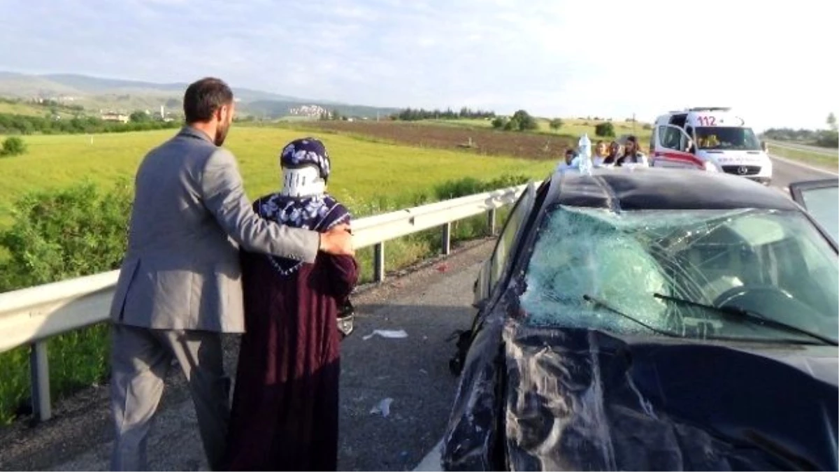 Ankara\'da Otomobil ile Kamyon Çarpıştı: 5 Yaralı