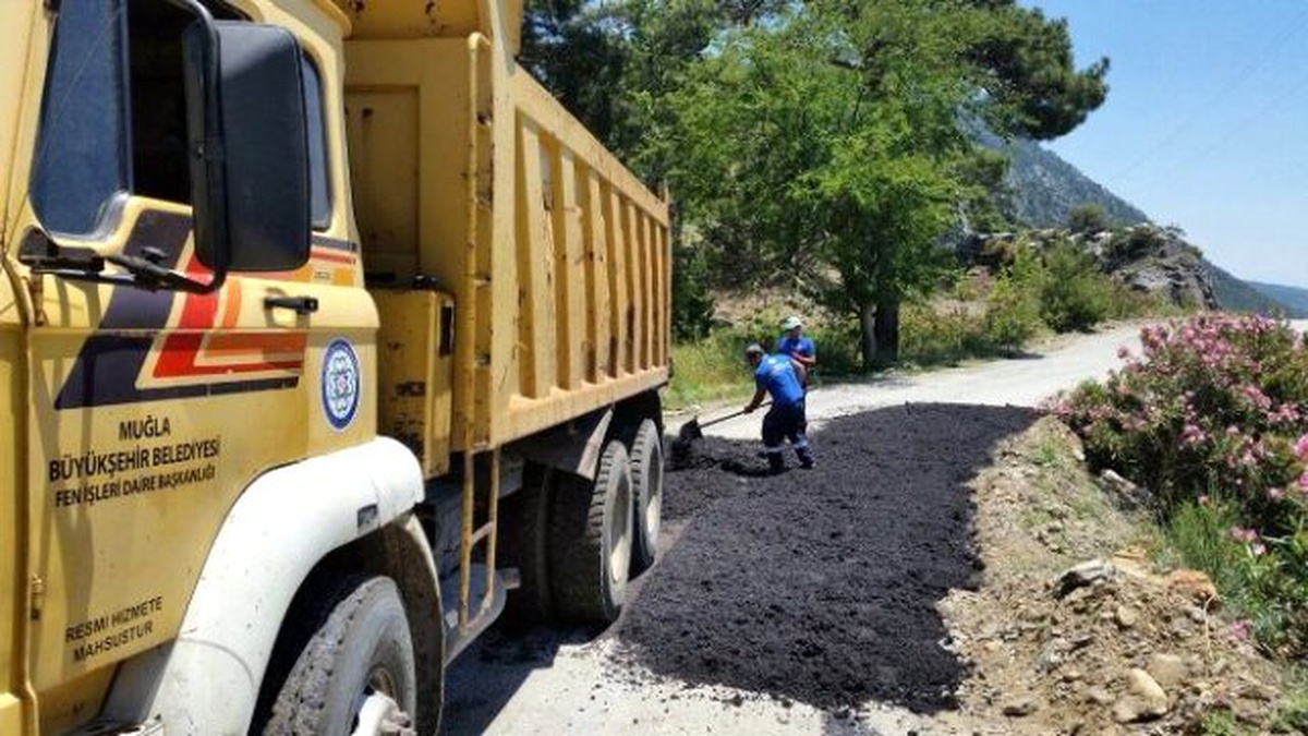 Asfalt Yama ve Bakım Çalışmaları Sürüyor