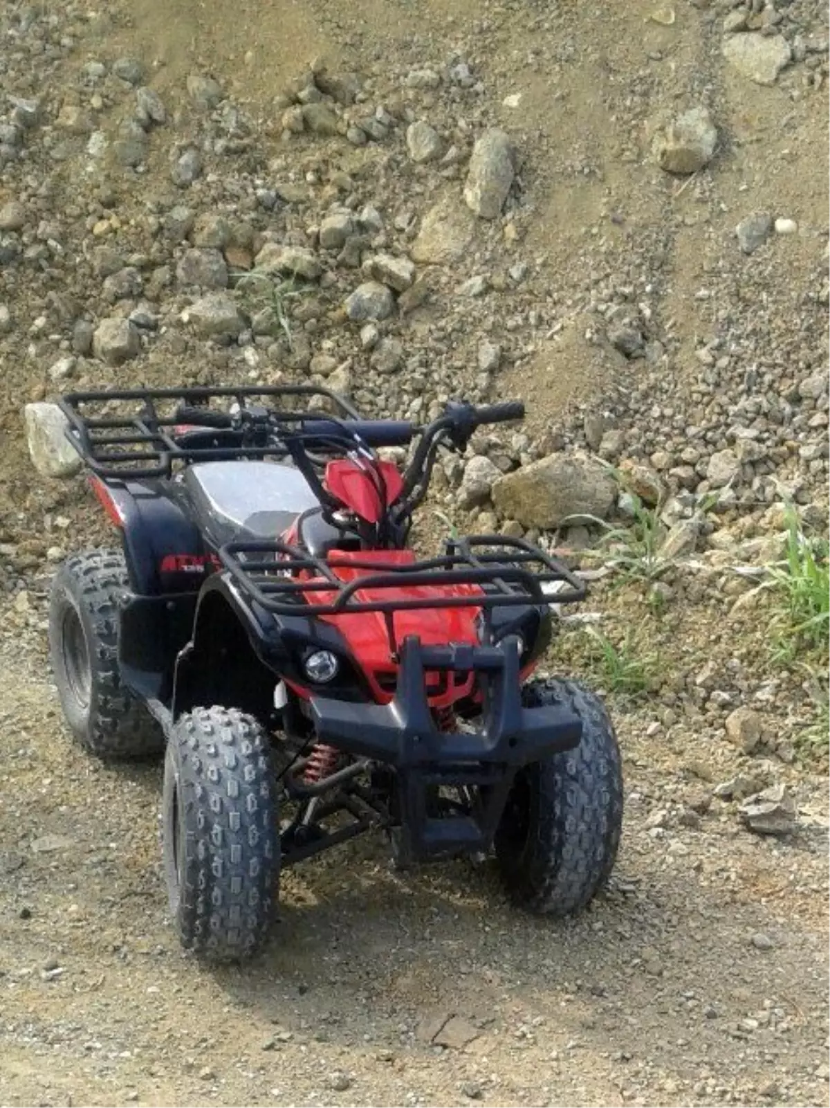 Atv ile Şarampole Yuvarlanan Çocuk Hastanelik Oldu