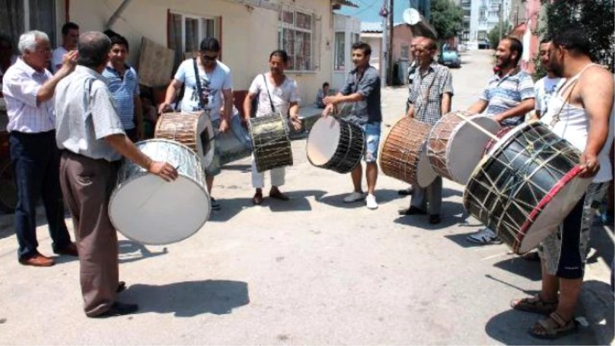 Bandırma\'da Davulculardan Son Prova