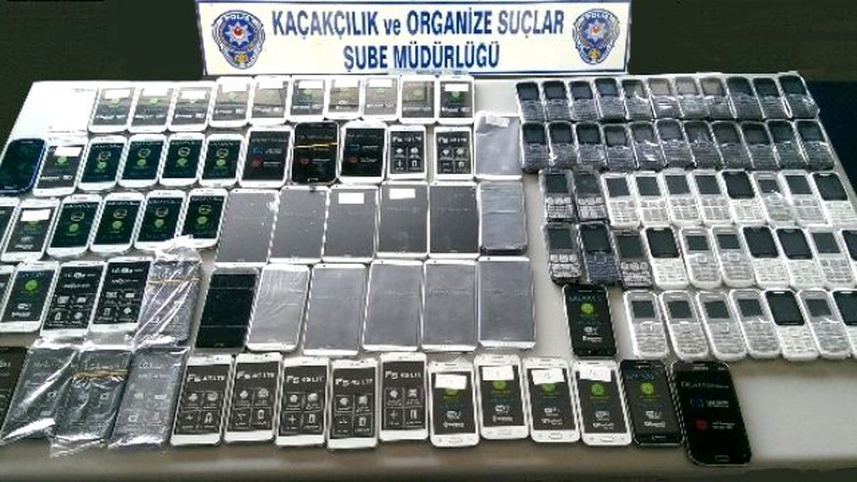 Batman\'da 114 Adet Kaçak Cep Telefonu Ele Geçirildi