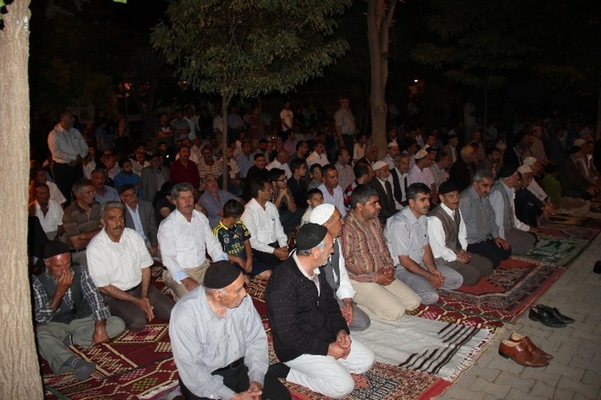 Bingöl\'de İlk Teravih Namazı Kılındı