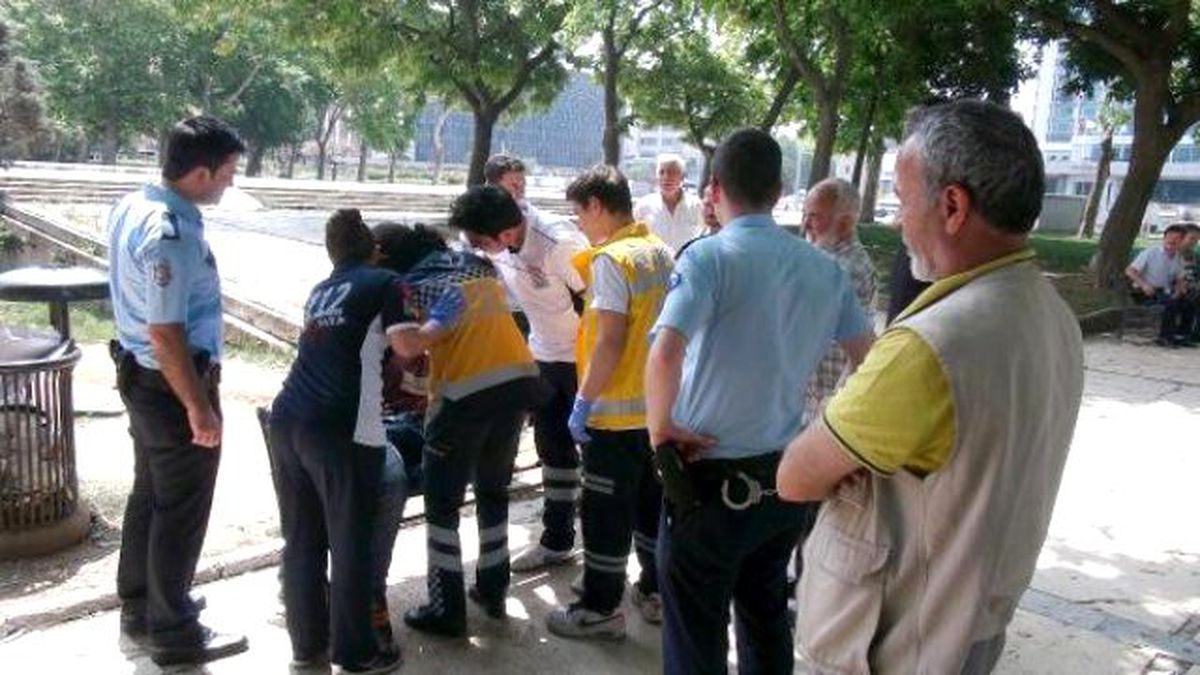 Günlerdir Kızını Arayan Baba, Onu Parkta Uyuşturucu Komasında Buldu
