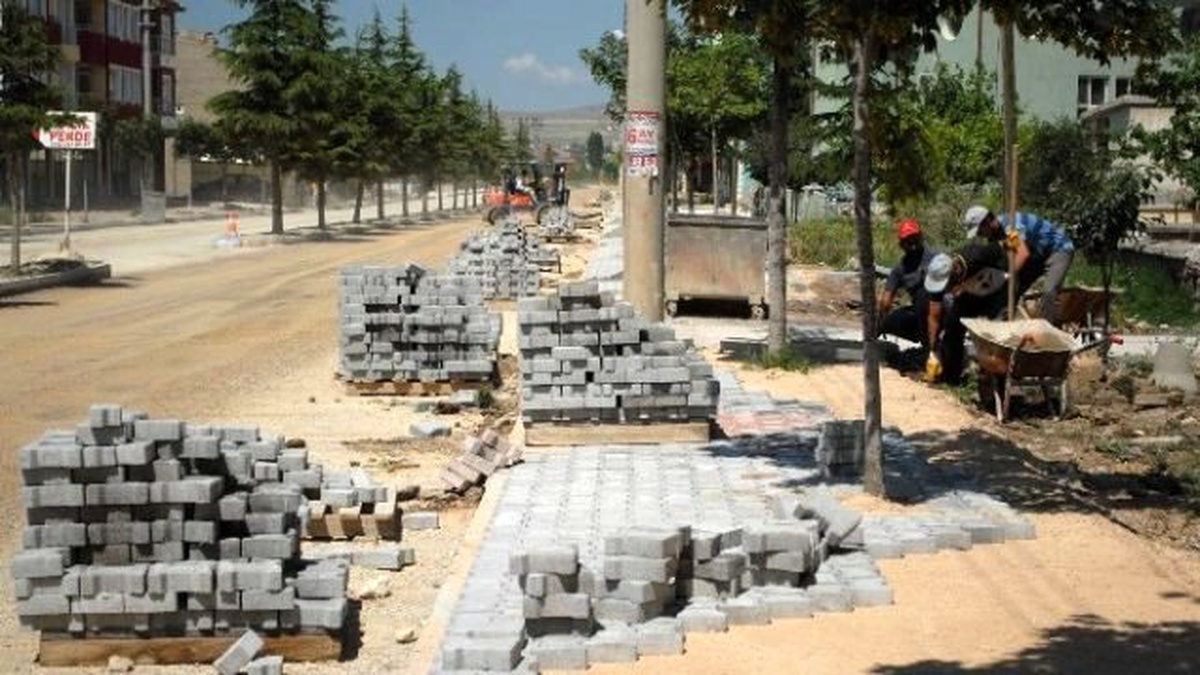 Bolvadin\'de Yol Yapım Çalışmaları Aralıksız Devam Ediyor
