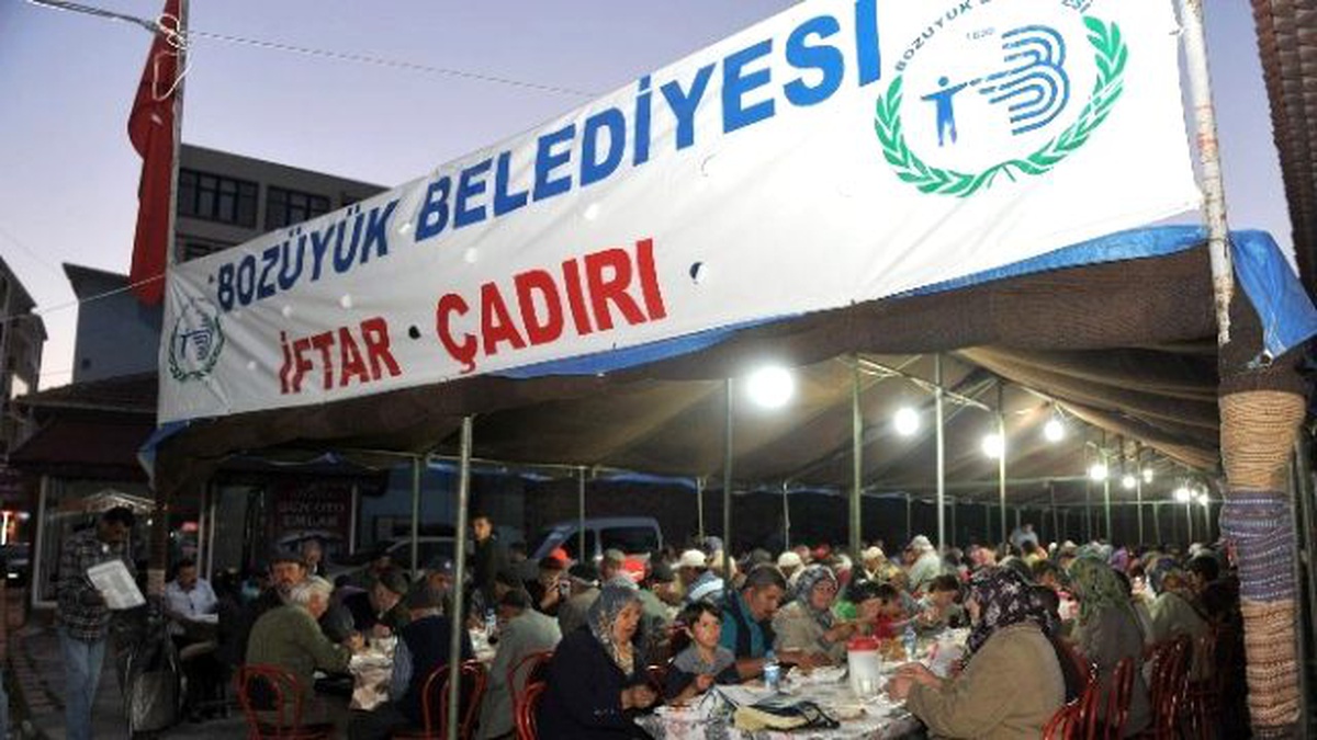 Bozüyük Belediyesi\'nin Geleneksel İftar Çadırı Ramazana Hazırlandı