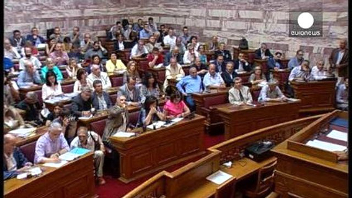 Çipras Topu Alacaklılarına Attı