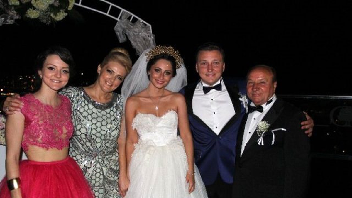 Emre Altuğ, Kuşadası\'nda Nikah Şahidi Oldu