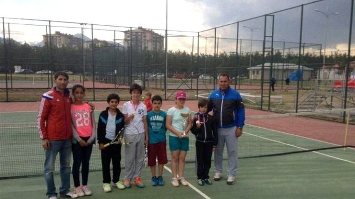 Erzincan Tenis\'te İlerliyor