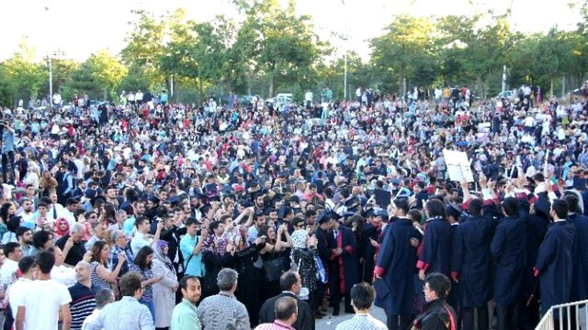 Fırat Üniversitesi\'nde Mezuniyet Heyecanı