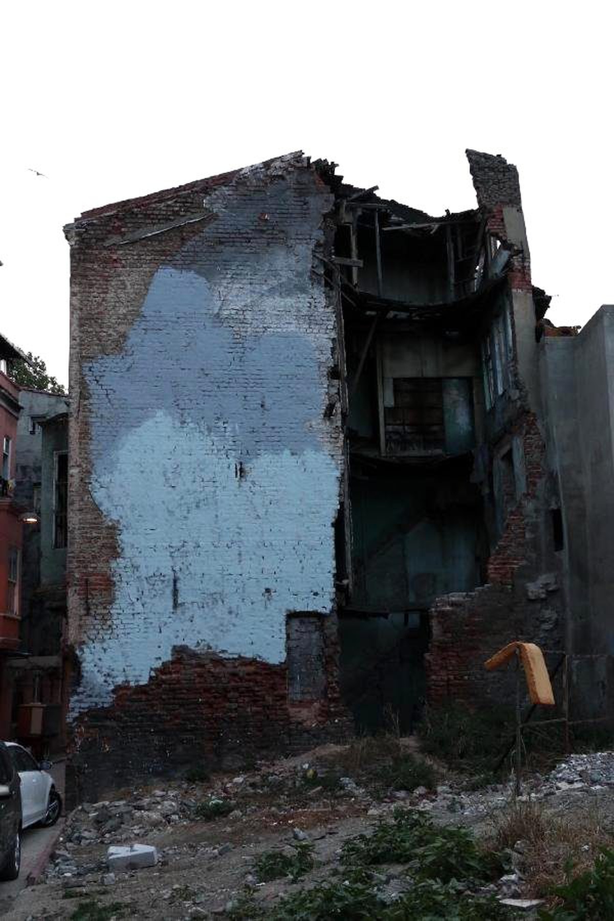 Balat\'ta "Şehrin Kırışıklıkları" Üzeri Boyanarak Tahrip Edildi