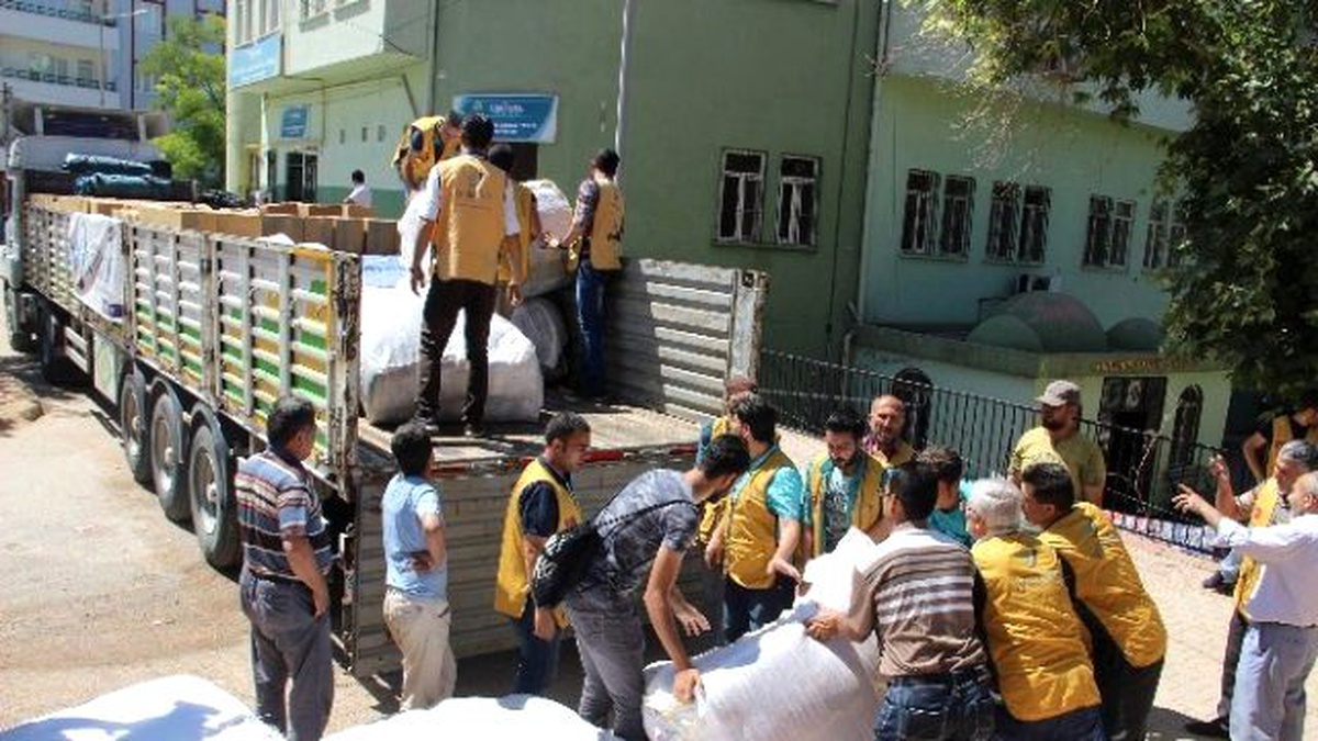 Gaziantep\'ten Suriye Sınırına Yardım Tırı Gönderildi