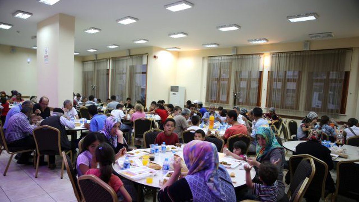 Gölbaşı Belediyesi Geleneksel İftar Yemeklerine Devam Ediyor