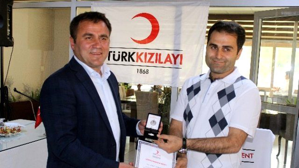 Gümüşhane\'de Kan Bağışçıları Madalyalarını Aldı