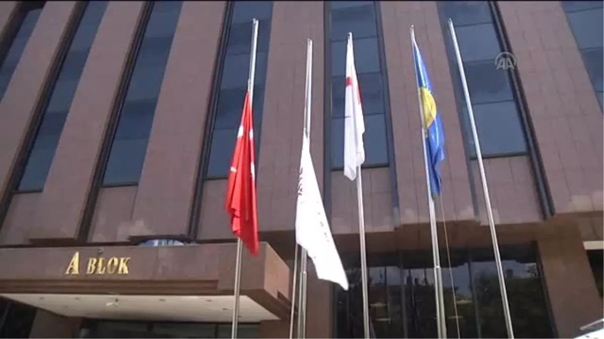 Güniz Sokak\'a Taziye Ziyaretleri (1)