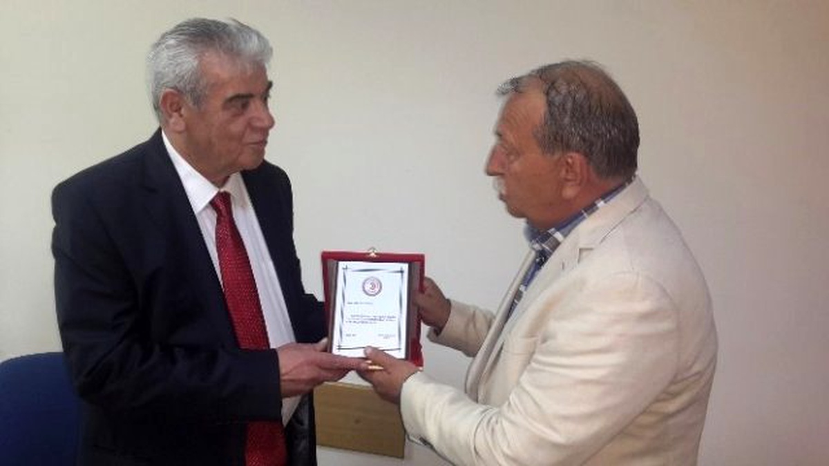 Haberal ve Müftüoğlu\'na Teşekkür Plaketi