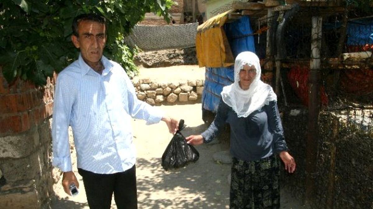 Halk Evi Derneği Yoksul Ailelere Et Dağıttı