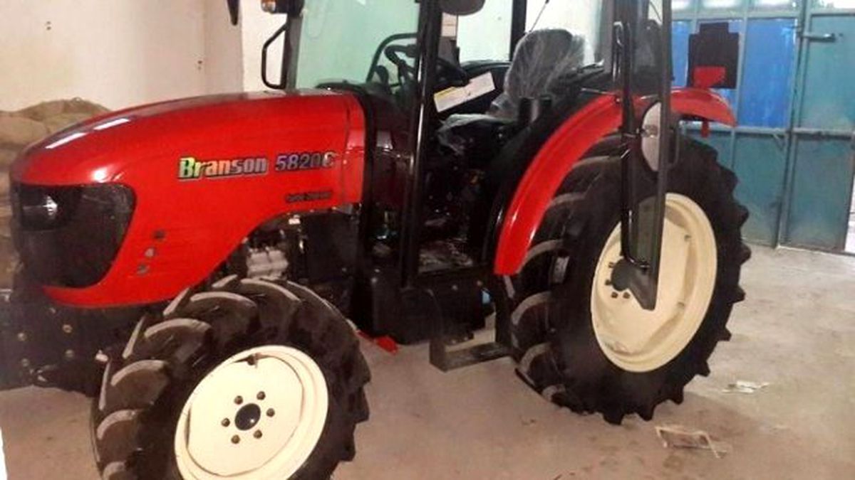 İki Hayırsever, Akçakoca Belediyesi\'ne Traktör Bağışladı