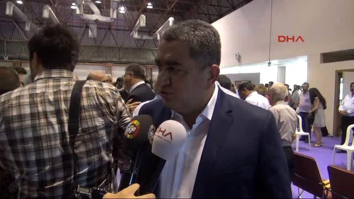 İzmir CHP Milletvekilleri, Mazbatalarını Eşiyle, Çocuklarıyla, Musa Çam İse Berkin Elvan Tişörtüyle...