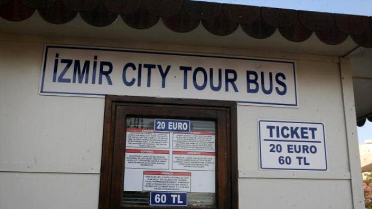 İzmir\'de Tur Otobüsleri Turistlerin Gözdesi