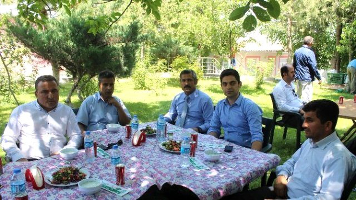 Kaymakam Ömer Faruk Güngen\'e Veda Yemeği
