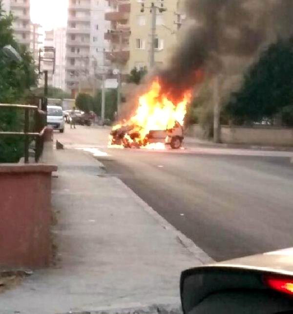 Mersin\'de Kaza Yapan Araç Alev Alev Yandı