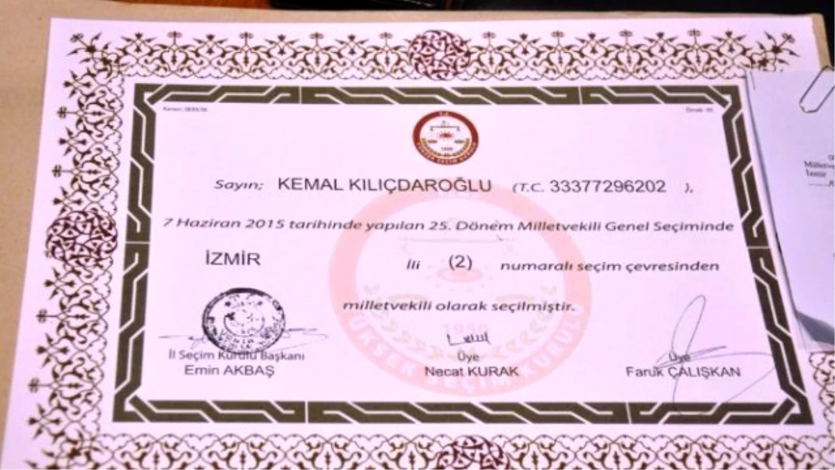 Kemal Kılıçdaroğlu\'nun Mazbatası Alındı