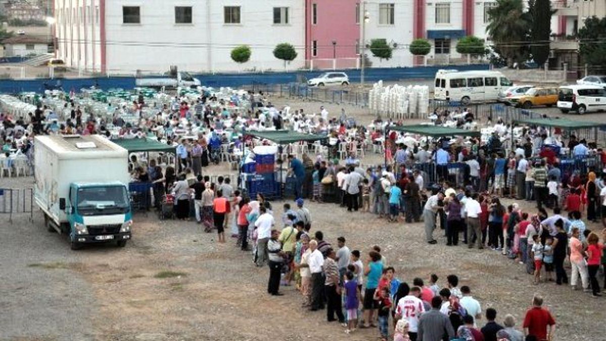 Kepez\'de 66 Mahallede İftar Sofrası Kurulacak