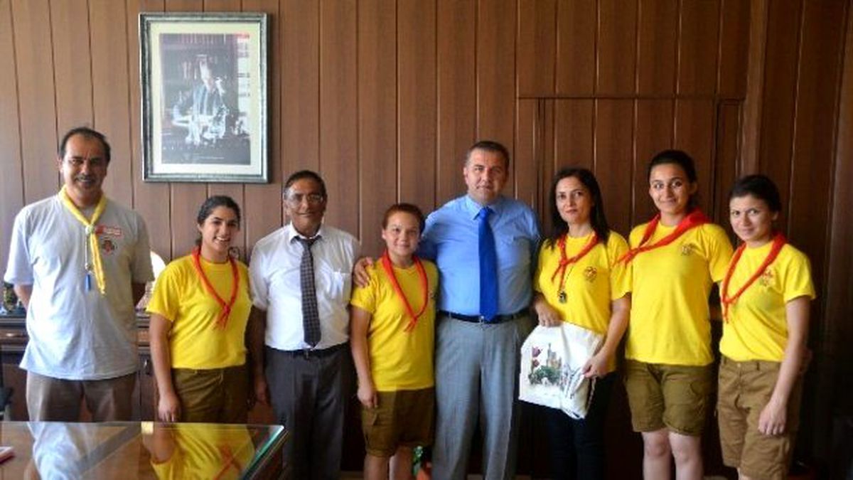 Kıbrıslı İzciler, Mersin İl Milli Eğitim Müdürü Koca\'yı Ziyaret Etti
