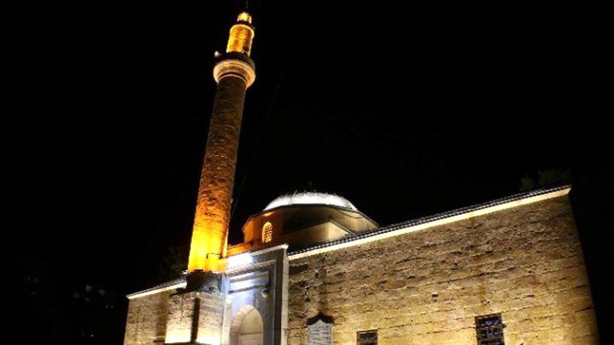 Kırşehir\'de 600 Camide İlk Teravih Namazı Kılındı
