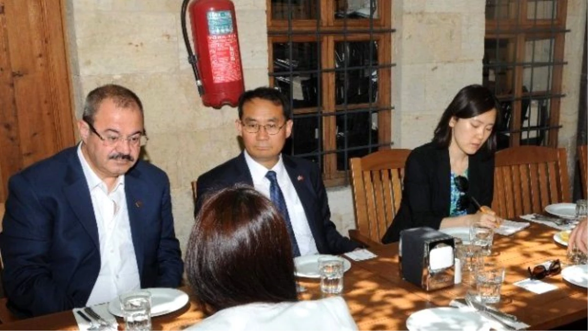 Kore Büyükelçisi Yunsoo Cho, Sanayicilerle Bir Araya Geldi