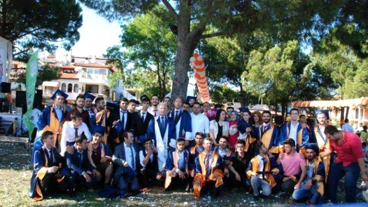Köyceğiz\'de Portakallı Mezuniyet Kutlaması