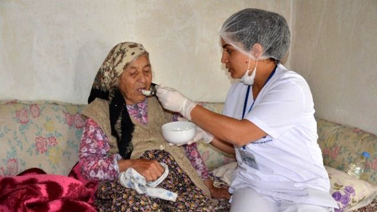 Kuşadası\'nda Evde Bakım Birimi Görev Başında