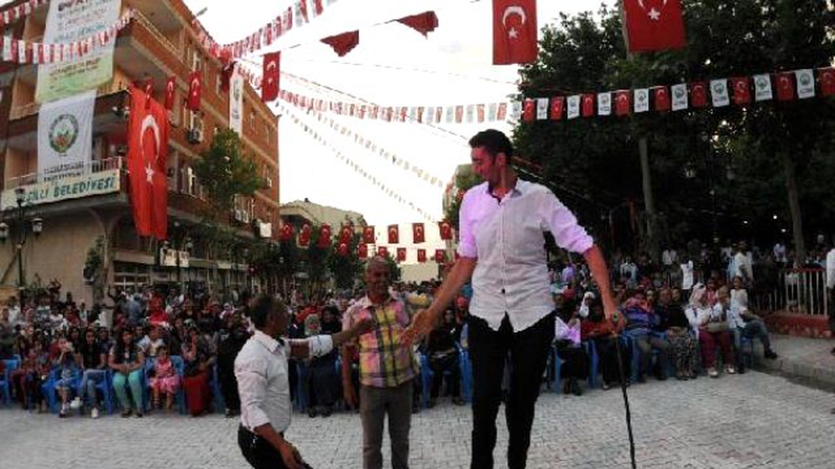 Mardin\'de Kiraz Festivali Coşkusu