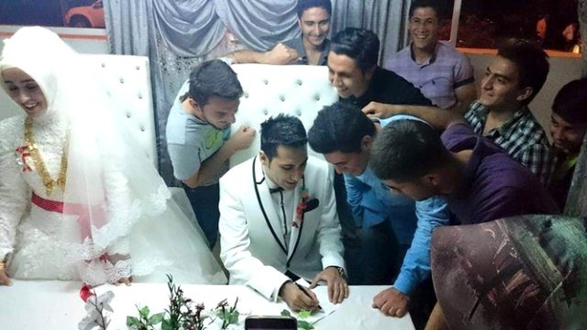 Matematik Öğretmenine Nikah Masasında Soru Çözdürdüler