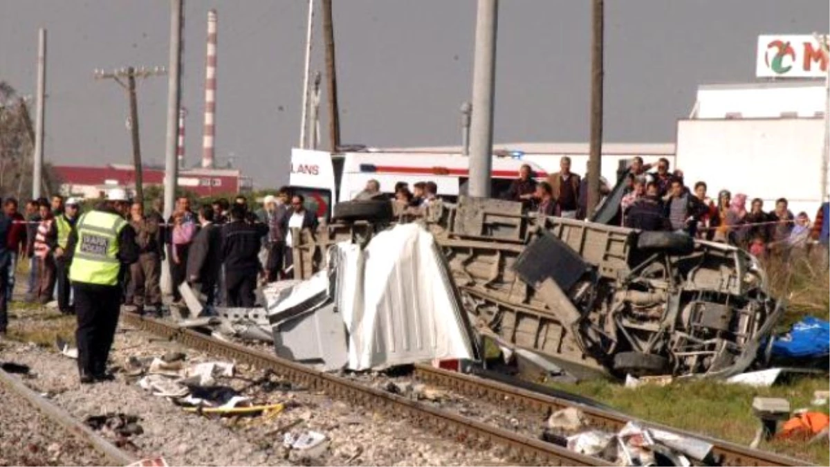 Mersin\'de 12 Kişinin Öldüğü Tren Faciasında Duruşma Karar İçin Ertelendi