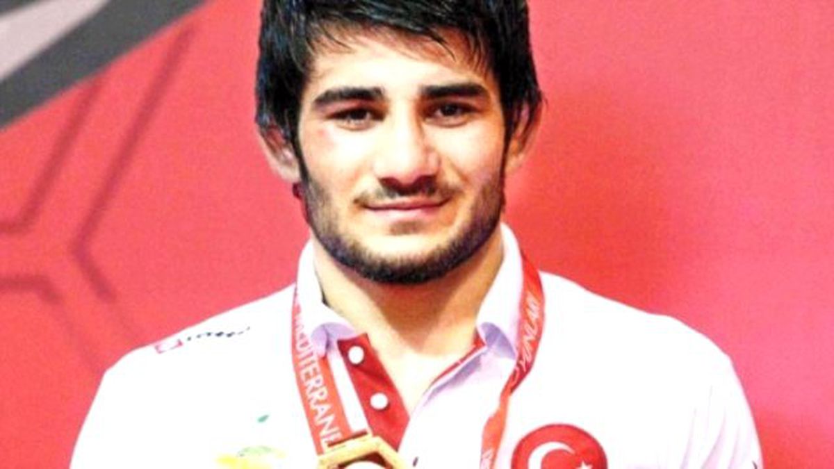 Milli Güreşçilerden 3 Madalya