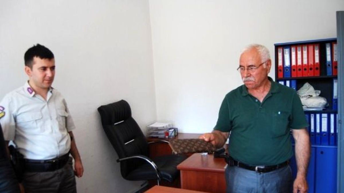 Minibüste Bulduğu Cüzdanı Jandarmaya Teslim Etti