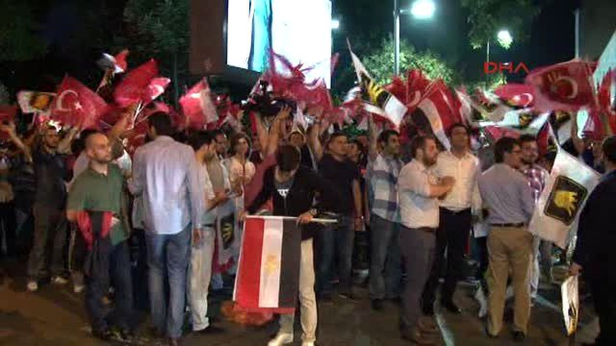 Mısır Konsolosluğu Önünde Mursi Eylemi