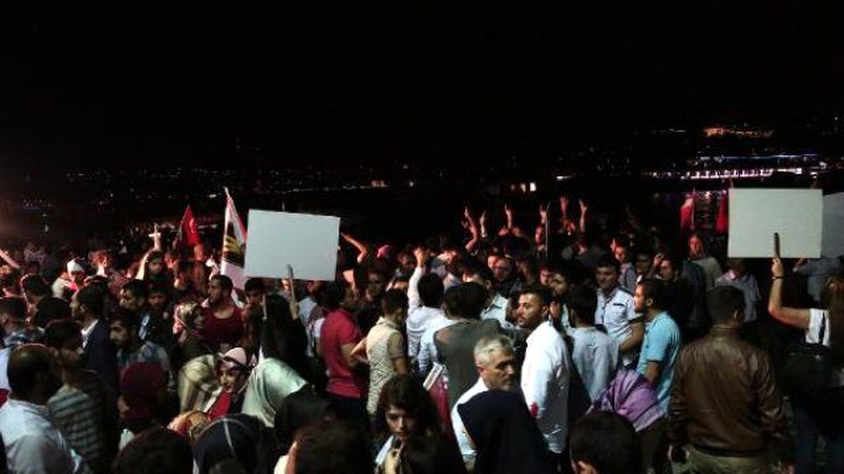 Mısır Konsolosluğu Önünde Mursi Eylemi