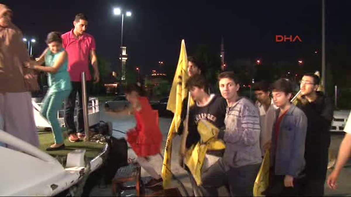 Mursi\'ye Verilen İdam Cezasının Onanmasına Denizden Projeksiyonlu Protesto