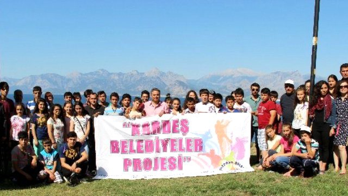 Öğrenci ve Öğretmenlerden Başkan Uysal\'a Teşekkür
