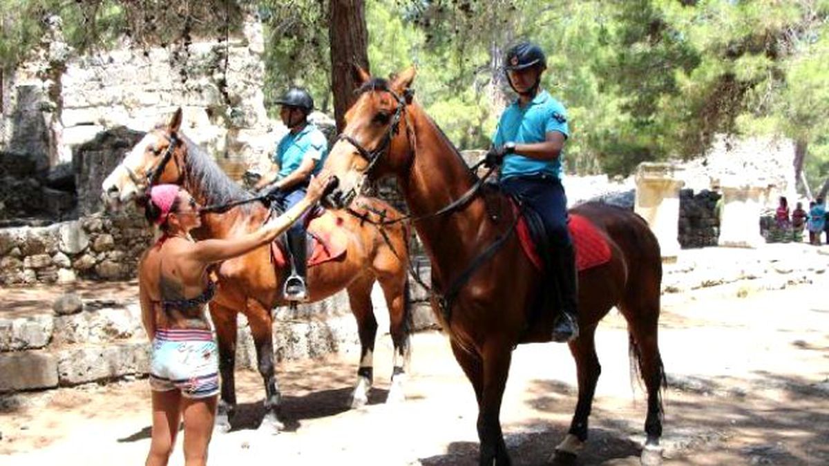 Sahillerde Atlı Jandarma ile Güvenlik