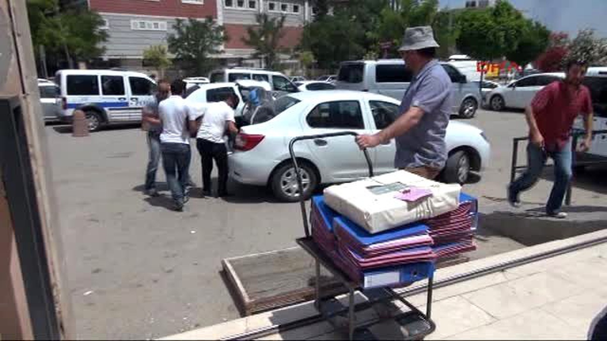 Şanlıurfa Adliyeye Taşınan Suç Dosyaları Ortalığa Saçıldı