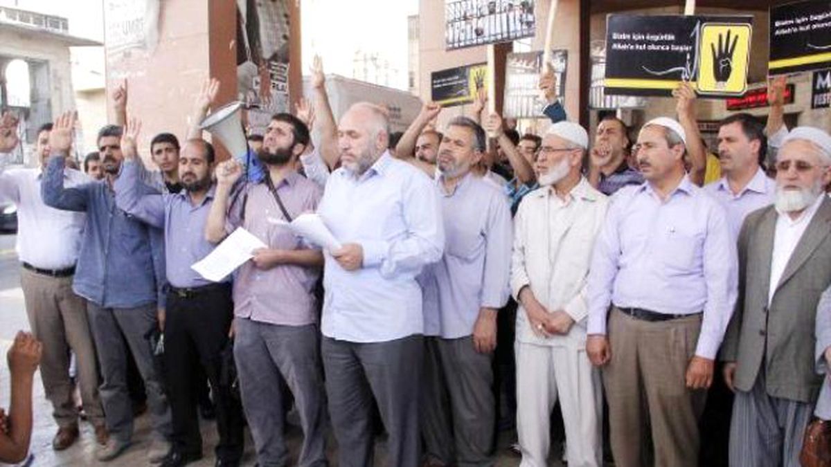 Şanlıurfa ve Kahramanmaraş\'ta Mursi\'nin İdam Cezasının Onanmasına Tepki