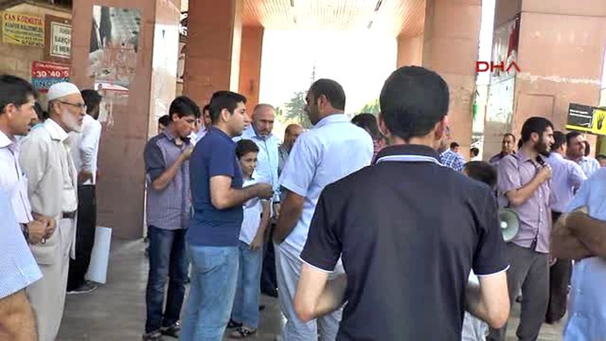 Şanlıurfa ve Kahramanmaraş\'ta Mursi\'nin İdam Cezasının Onanmasına Tepki