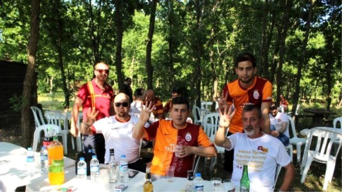 Saraylı Galatasaray Taraftarları Piknikte Buluştu