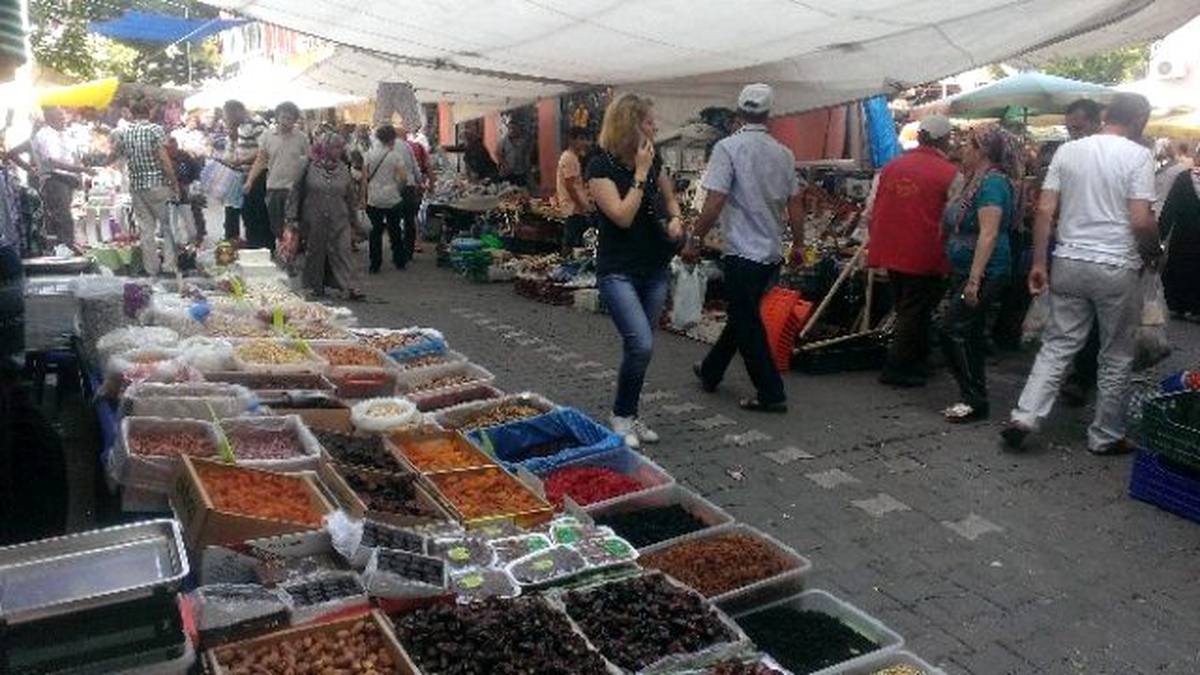 Semt Pazarına Ramazan Bereketi