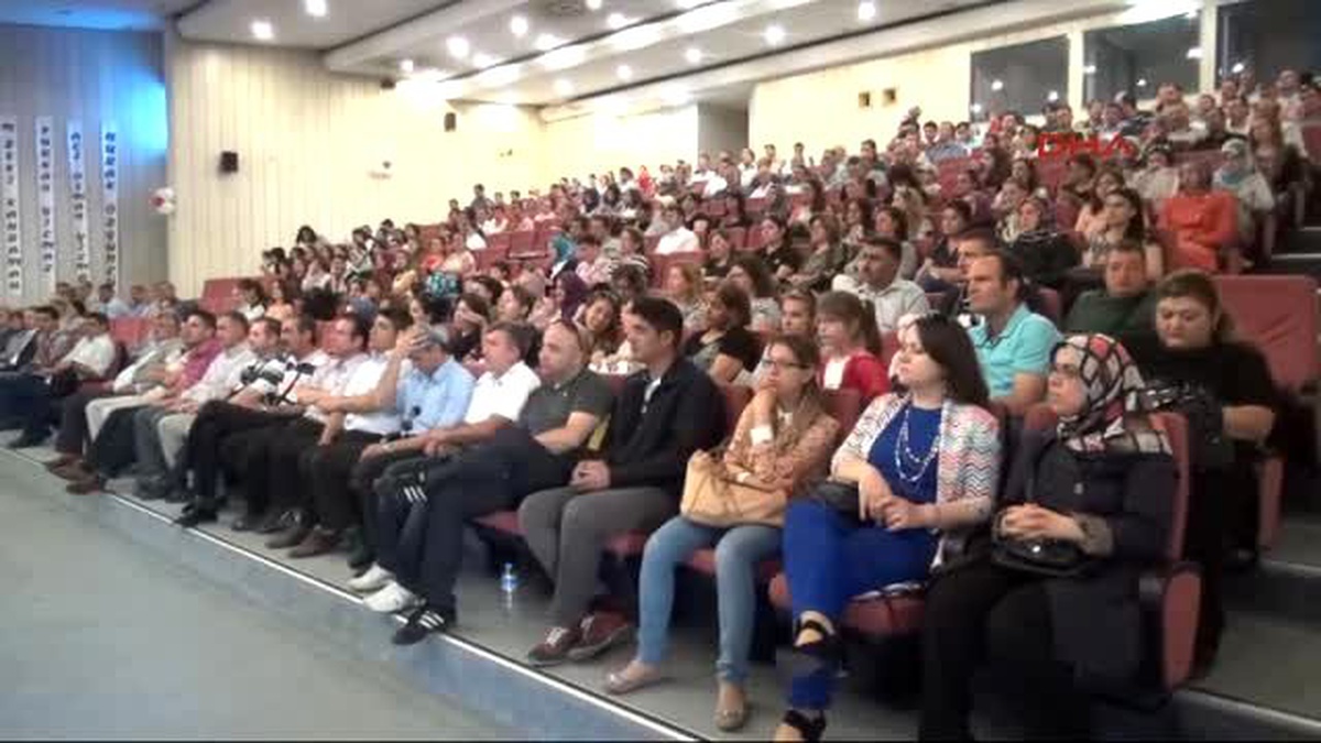 Süleyman Demirel\'in Adını Taşıyan Okul Dökülüyor