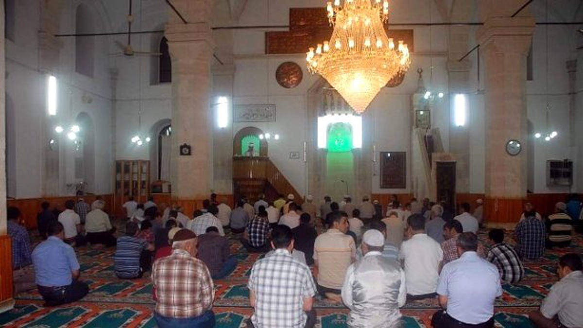 Teravih Namazında Camiler Doldu Taştı